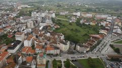 Uno de los extremos del corredor verde discurrir� por ese espacio verde que se extiende en paralelo a la avenida de Galicia (a la izquierda) y  detr�s del edificio de Correos en la Compa��a 