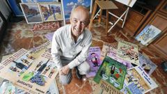 Pepe Noya, posando con algunos de sus dise�os de los �ltimos a�os