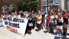Concentracin en Ribeira de trabajadoras del SAF por la muerte violenta en O Porrino de su compaera Teresa de Jess Rodrguez