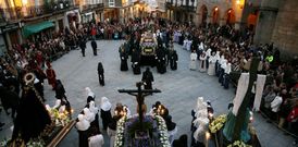 Imagen de archivo de la procesi�n del Santo Entierro en el casco hist�rico de Betanzos.