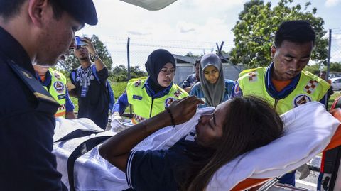 Traslado al hospital de la ciudadana malasia que hab�a desaparecido junto a los dos espa�oles. 