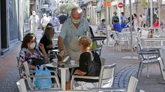 Una de las medidas vigentes en Pontevedra afecta al aforo de terrazas y a la barra de los bares