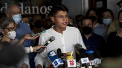 Lester Alemn, lder universitario habla en una rueda de prensa el 9 de junio