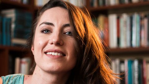 La escritora Rumena Bu?arovska visitó España con el volumen de relatos «No voy a ninguna parte».