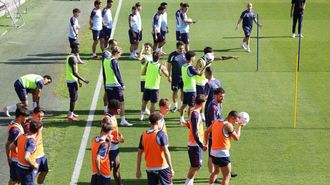 Los c�lticos, en el inicio del entrenamiento previo al partido con el Racing de Santander.