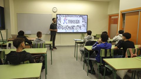 El programa que Agareso desarrolla en O Milladoiro para estudiantes de segundo de ESO incluye talleres segregados por sexos y termina con sesiones mixtas en la que ellos y ellas hablan y debaten sobre igualdad, feminismo y discursos de odio.