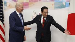 El primer ministro de Japn, Fumio Kishida, recibe a Biden en la cumbre del G7.