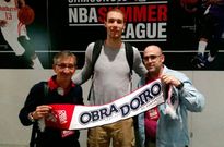 Moncho Fern�ndez y Jos� Luis Mateo observaron los progresos del jugador durante las Ligas de Verano.