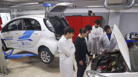 El CIFP Ferrolterra impartirá un curso de FP Básica de Automoción solo para adultos único en Galicia (en la imagen, uno de los talleres de la familia profesional)