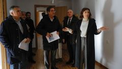 La conselleira de Vivenda, �ngeles V�zquez, visit� esta ma�ana el edificio impulsado por la Xunta en Xux�n, acompa�ada del director del IGVS, Heriberto Garc�a
