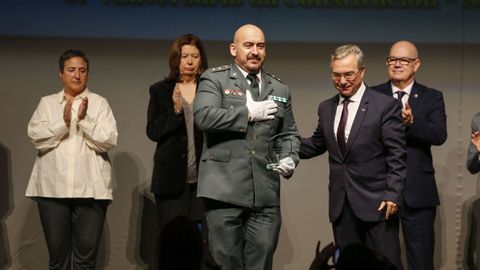 Rafael Berguillo, teniente coronel de la Comandancia de la Guardia Civil de Ourense, recogiendo la Menci�n de Honor