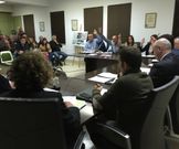 Numerosos vecinos siguieron el pleno celebrado anoche en Foz. 