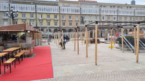 Montaje del mercadillo de Navidad de Mara Pita