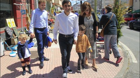 Jos� Manuel Rey Varela pase� junto a su mujer y su hijo por los Maios de Catabois. reportaje gr�fico jos� pardo