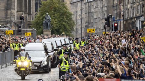 Paso del cortejo fnebre por Edimburgo