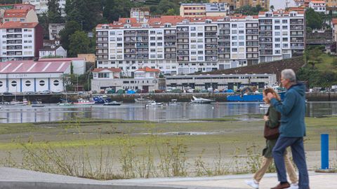 Vista de Pontedeume desde el otro lado de la ponte de Pedra