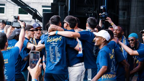 Jugadores del Real Oviedo durante la celebraci�n del ascenso a Primera Divisi�n