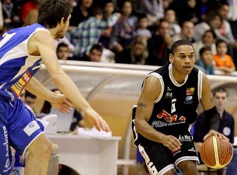 Sean Ogirri, en un lance del encuentro que el Breog�n disput� contra el Andorra.