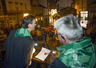 Jorge Mira y el alcalde muxin, Flix Porto, durante el pregn, que estuvo pasado por agua. 