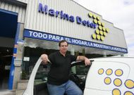 Pablo Palou, gerente de Marina Deter, en la nueva nave en el pol�gono. 