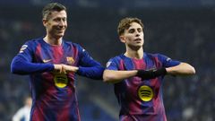 Robert Lewandowski celebra su gol durante el partido entre el Barcelona y el Espanyol.