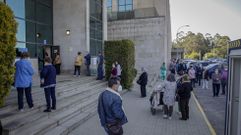Colas de vacunaci�n en el hospital comarcal de Barbanza 