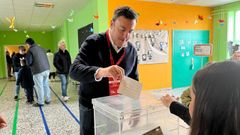 Valentn Gonzlez Formoso, secretario xeral del PSdeG, votando en As Pontes en las pasadas elecciones.