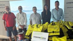 Entrega del material del proyecto La Escuela del Mar a las entidades de Mesa pola R�a, en el Real Club N�utico de Sanxenxo