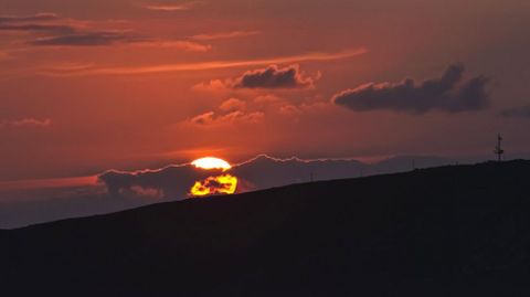 Amanecer desde el monte de San Adrián, en Malpica.