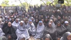 Boko Haram muestra en un v�deo a las ni�as secuestradas