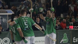 Los jugadores del Liceo, celebrando el gol de Bruno Saavedra.