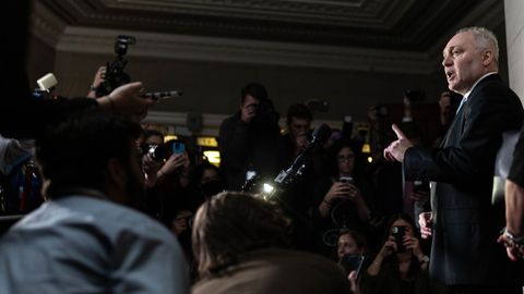 Steve Scalise hablando con la prensa despu�s de ser designado como el candidato republicano a la presidencia de la C�mara de Representantes.