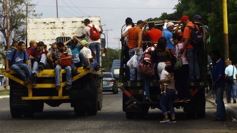 Vecinos de Carabobo usan los camiones vac�os para moverse por toda la ciudad cada que se suspende el transporte p�blico