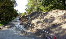Los restos de las obras de reposici�n del talud impiden el acceso a las fincas afectadas.