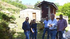 El conselleiro de Medio Rural, Jos Gonzlez (izquierda), en su visita a Lobios