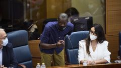 El portavoz del sindicato de manteros y miembro de la Asociaci�n de los Sin Papeles, Serigne Mbaye, interviene en la segunda sesi�n del pleno de investidura de la presidenta en funciones de la Comunidad y candidata a la reelecci�n, Isabel D�az Ayuso