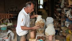 Bu�o, �ltimo pueblo oleiro de Galicia, se prepara para una nueva edici�n de su Mostra: �im�genes!