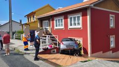 El coche acab� delante de la casa, situada a un nivel inferior al de la carretera