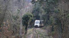 El tren siniestrado en Foz inici la marcha, pero ADIF no ha activado la circulacin hasta revisar toda la infraestructura