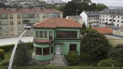 Doble uso. El Concello ha cambiado el uso de casa Etcheverry. Est� previsto que se acometan por 75.953 euros obras de reforma en el edificio, situado en el 45 de la avenida Che Guevara y que acoger� la atenci�n de Servizos Sociais que se presta en el torre�n Bescansa, pero se remarca que seguir� prestando servicio de pr�stamo a los vecinos para reuniones y fiestas