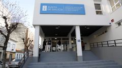 Imagen de archivo de la entrada de un instituto p�blico de Noia