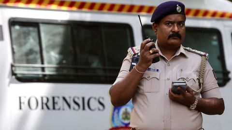 Un agente policial de la India.