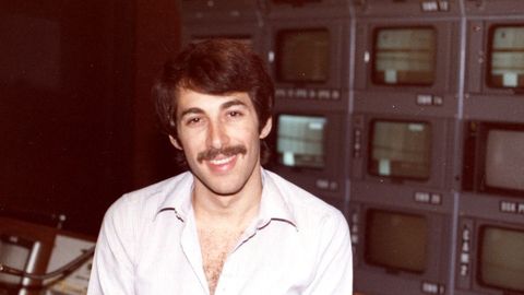 El periodista Alan Weiss en 1980 cuando trabajaba en Nueva York en el departamento de produccin del canal de noticias local ABC7