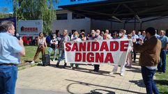 El l�der del PSOE en Galicia particip� en la concentraci�n sanitaria de los jueves ante el Hospital Comarcal de Valdeorras