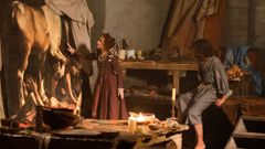 Isabelle Huppert da r�plica al Caravaggio encarnado por Riccardo Scamarcio.