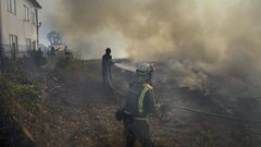 Imagen de archivo de un incendio en Ribeira el a�o pasado