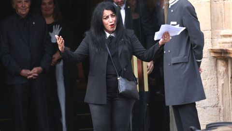 La historietista Marjane Satrapi a la salida del Hotel Reconquista para dirigirse al Teatro Campoamor ante la ceremonia de entrega de los 'Premios Princesa de Asturias 2024', a 25 de octubre de 2024, en Oviedo