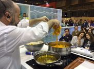 El marinense Alfonso D�az cocin� recetas con quella en la feria gastron�mica madrile�a. 