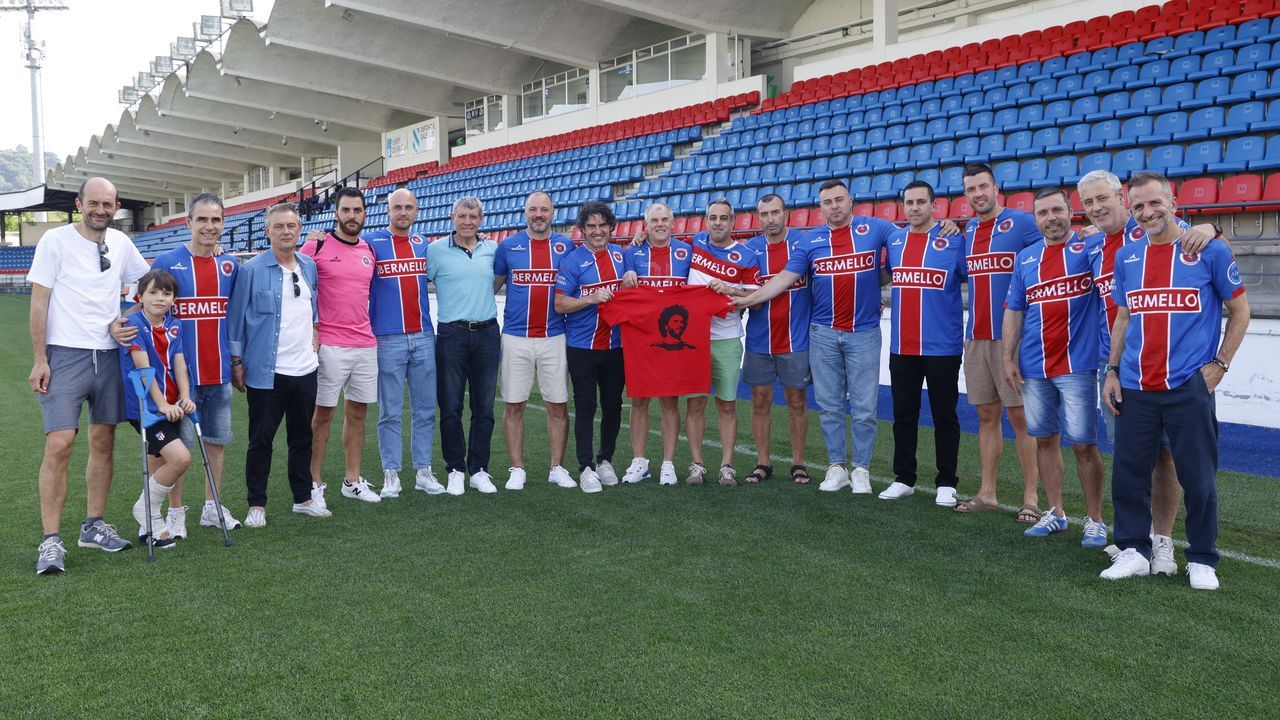Los veteranos que abrieron la aventura de la UD Ourense en los campos de tierra vibran con la lucha por el ascenso a Primera Federación