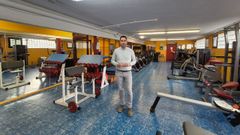 El alcalde de Trabada, en las instalaciones del gimnasio